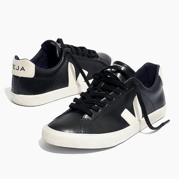 Veja Shoes - Veja Esplare Low Sneakers in Black Leather